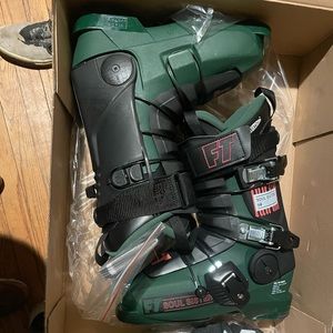 Full tilt Soul sister 90 ski boot 22.5